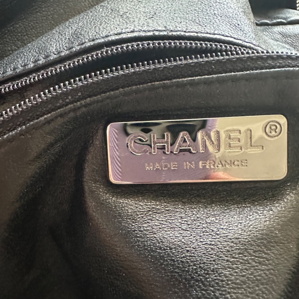 Chanel Luxe Ligne Bowler - Picture 7 of 16